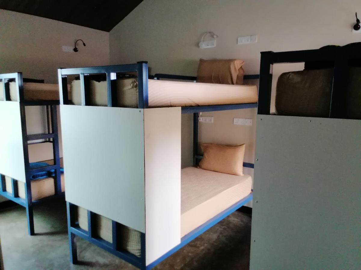 Pub Ceylon Hostel エッラ エクステリア 写真