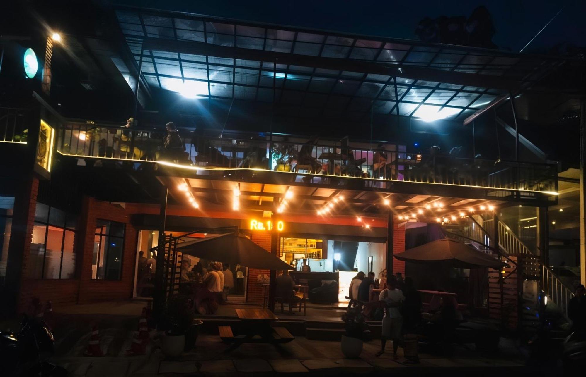 Pub Ceylon Hostel エッラ エクステリア 写真