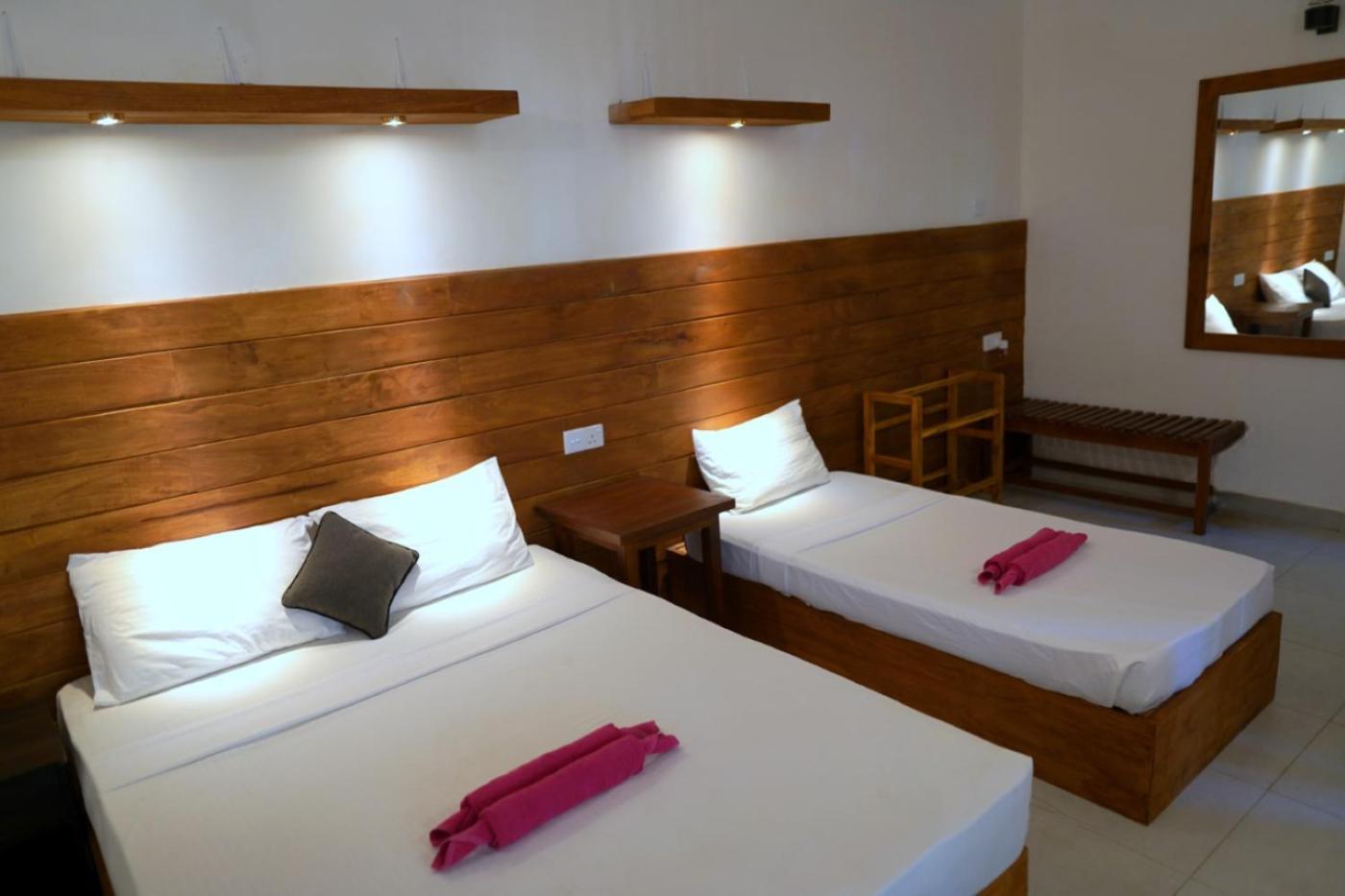 Pub Ceylon Hostel エッラ エクステリア 写真