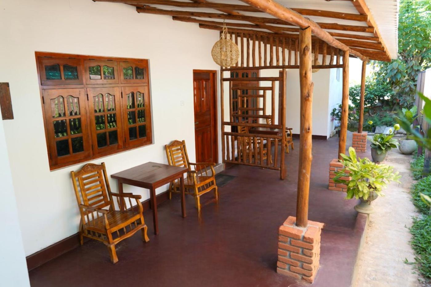 Pub Ceylon Hostel エッラ エクステリア 写真